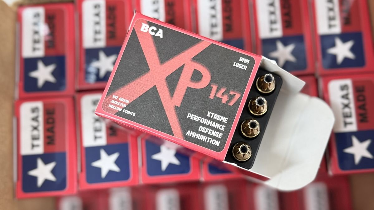 Side-by-side comparison of 9mm FMJ round on the left and 9mm JHP round on the right, visual guide to 9mm FMJ vs JHP.